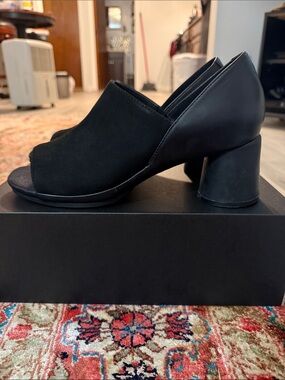 Camper Upright Sandals in Black